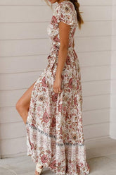 Mittellanges Kleid mit V-Ausschnitt und hoher Taille